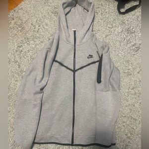 Size L Nike Tech